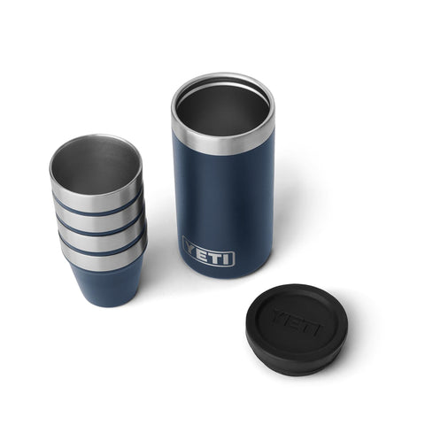 Vasos de chupito YETI en funda azul marino para transportar con estilo