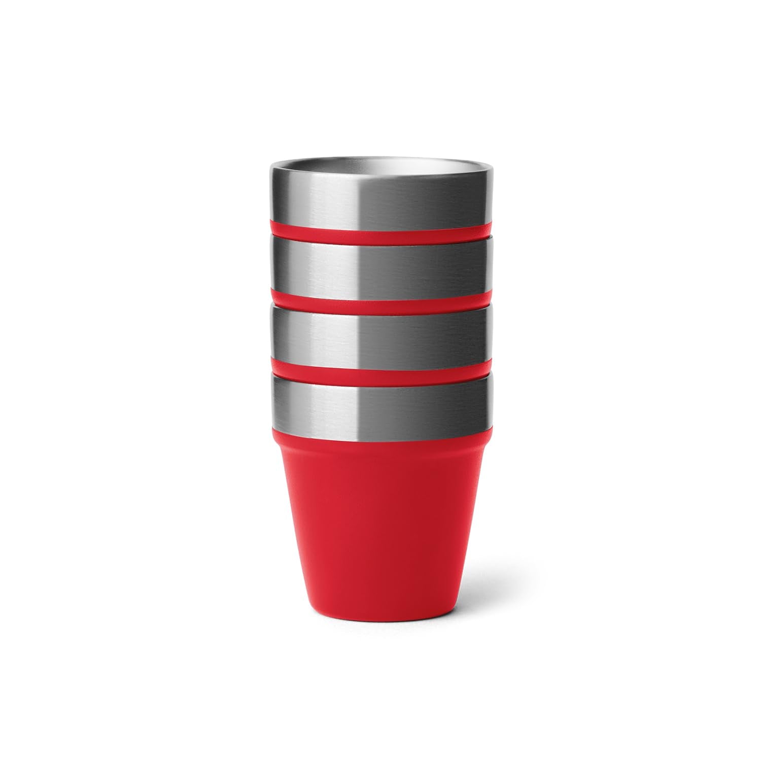 Vasos de chupito apilables de YETI dentro del estuche para viaje compacto.