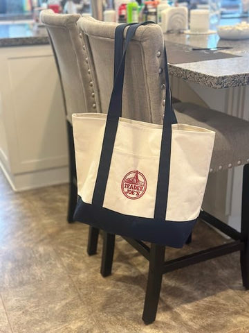 Bordado Trader Joe's en la bolsa, estilo diario y reutilizable para compras.