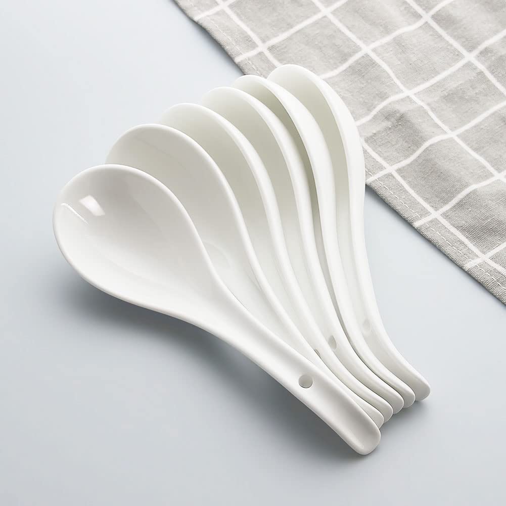 YFWOOD cucharas de sopa ergonómicas y ovaladas para agarre cómodo.