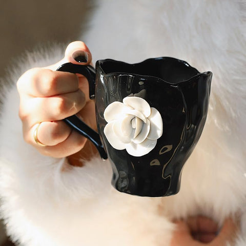 Regalo artesanal de YGTUCE, taza única para amantes del café.