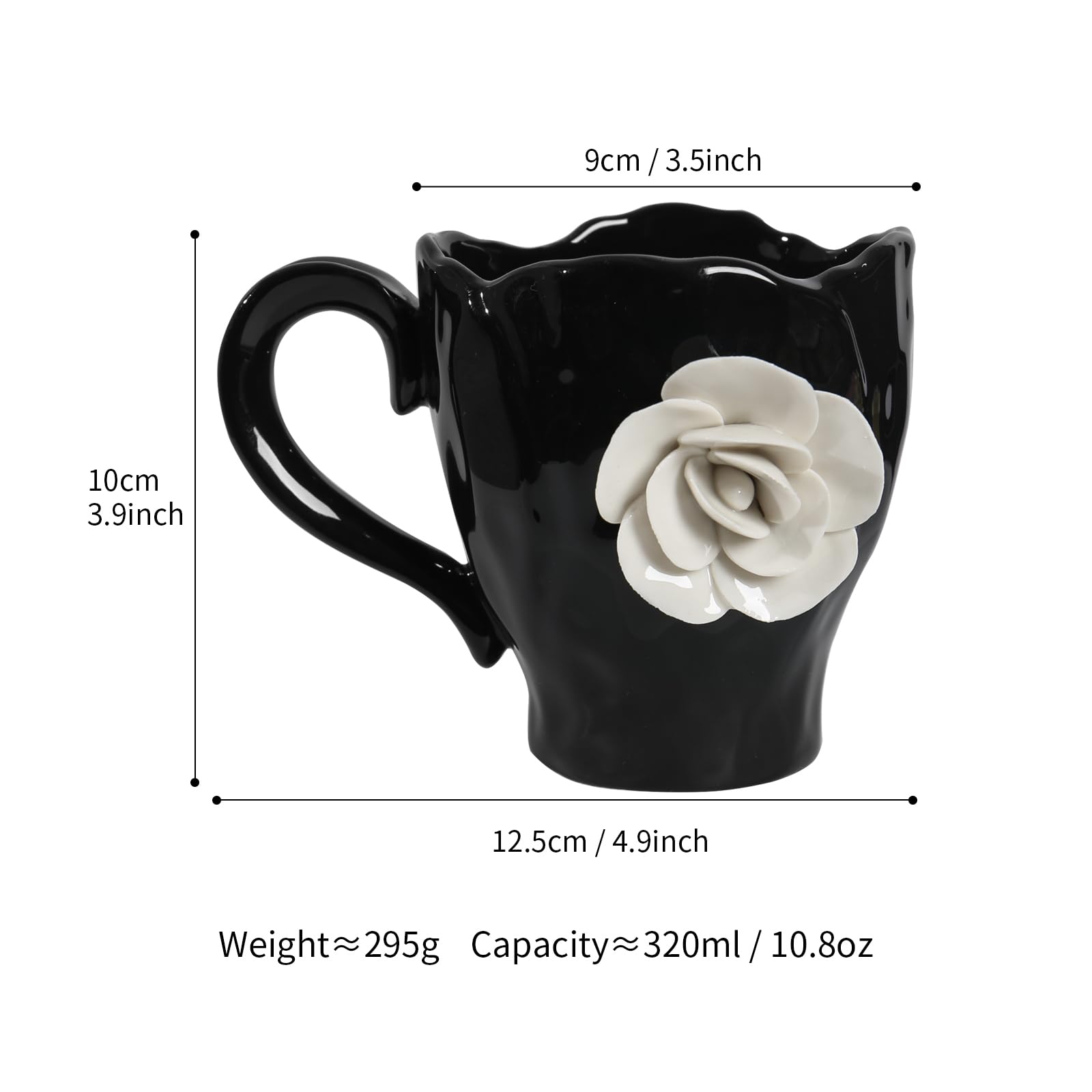 Taza YGTUCE con relieve floral, aporta textura y presencia decorativa en la mesa.