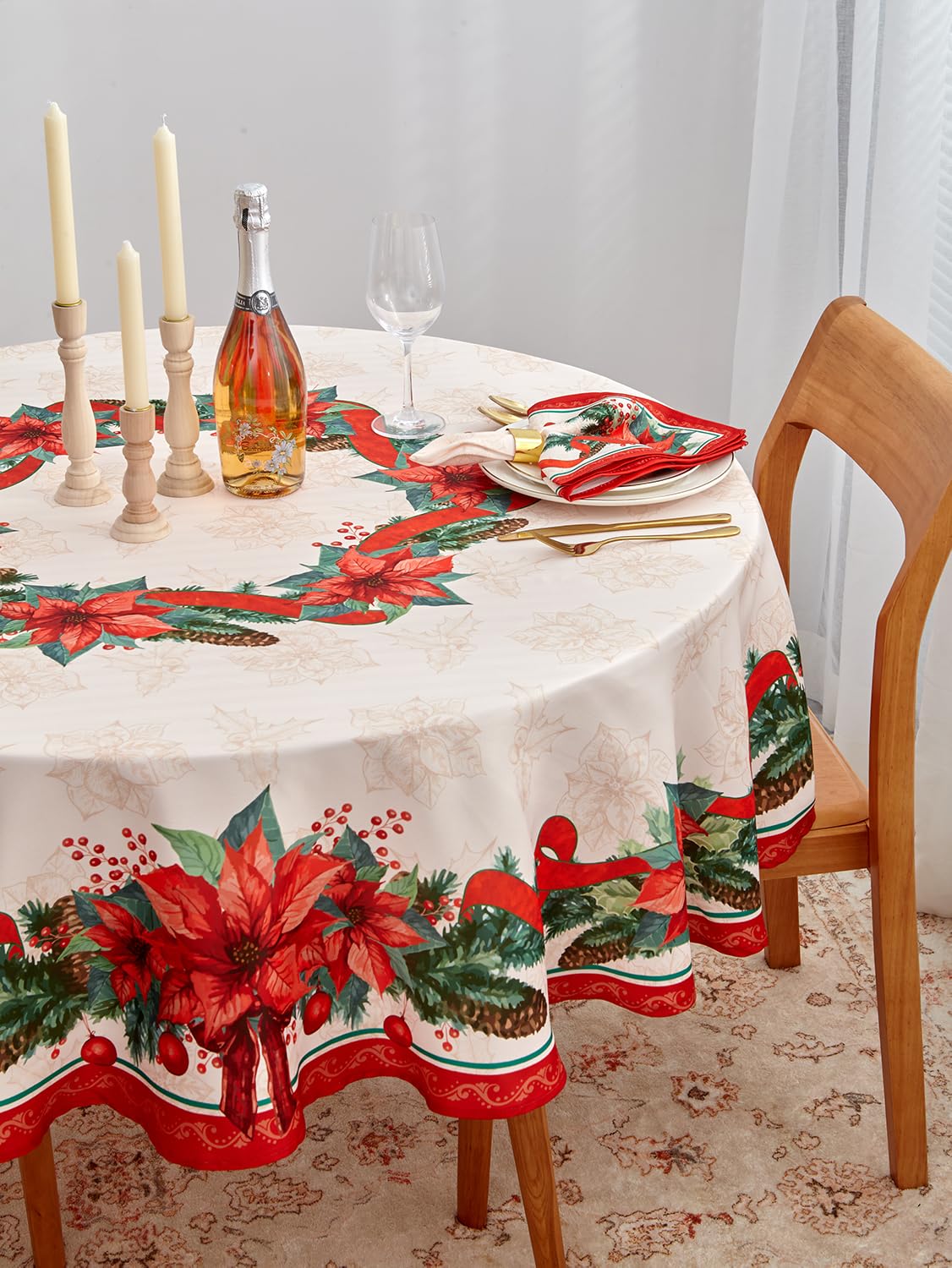 Interior o exterior: mantel versátil para eventos navideños.