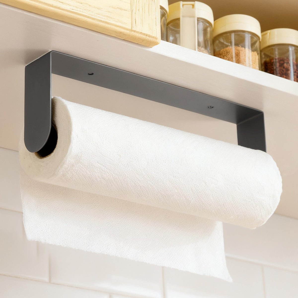 Soporte YIGII para rollos de papel bajo armario, ahorro de espacio.