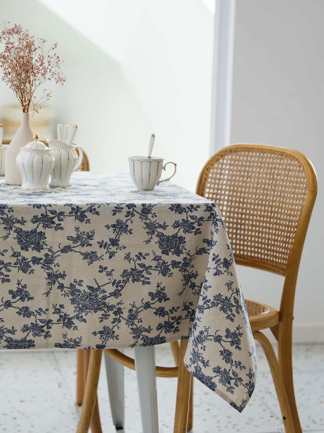 Protege la mesa con mantel YiHomer de manchas y rayones