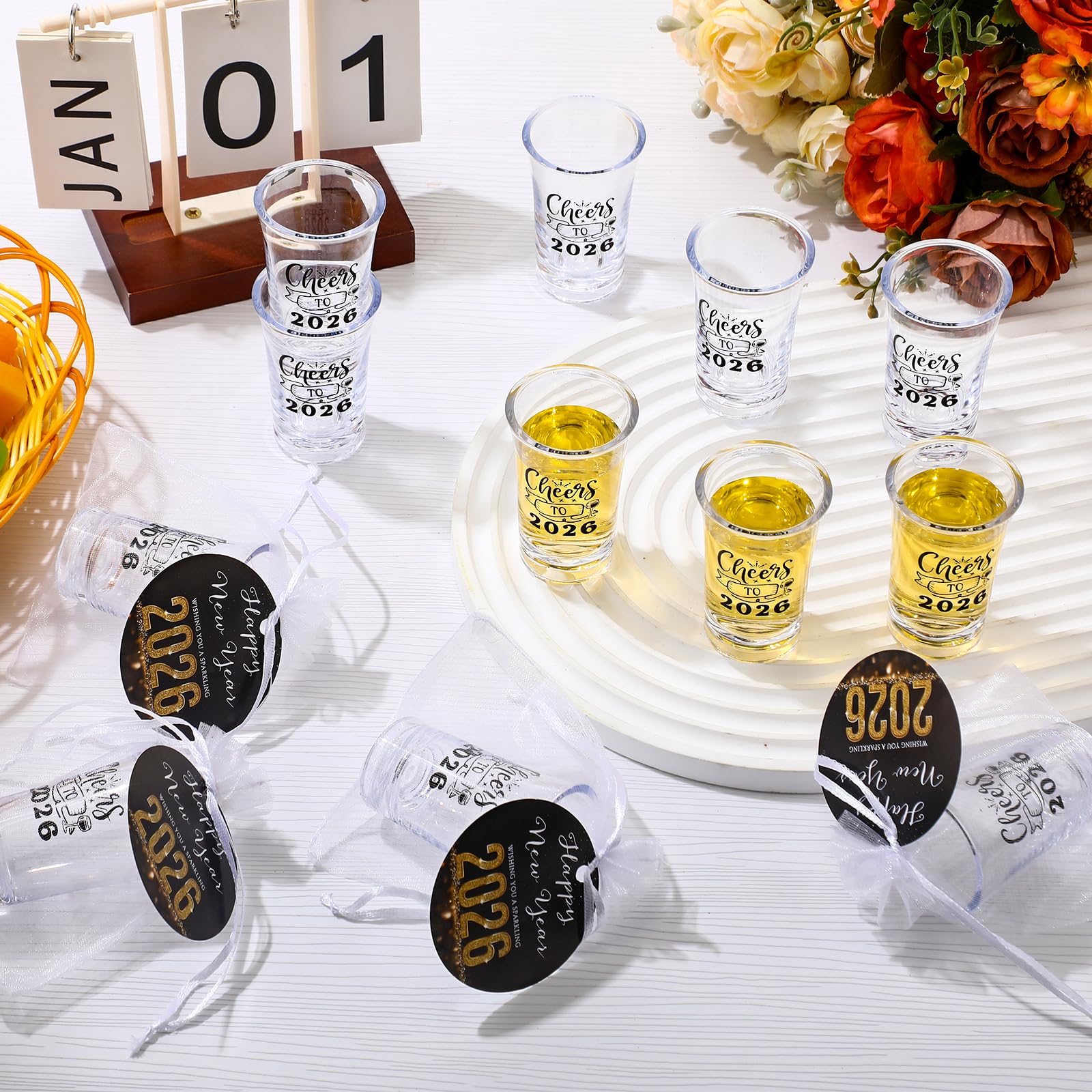 Conjunto de 36 vasos, tarjetas y bolsas de regalo para fin de año.