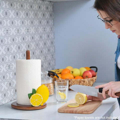 Ambiente italiano amarillo que realza cocinas luminosas.
