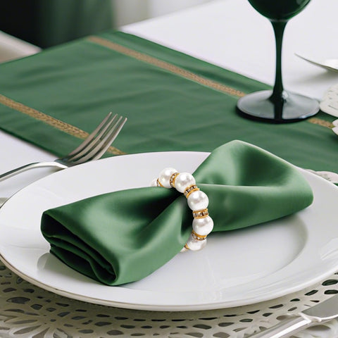 Detalle de perlas y cristales YMGN realza la decoración de la mesa