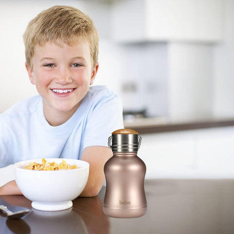 YOHKOH diseño ergonómico en oro, fácil de sostener y limpiar.