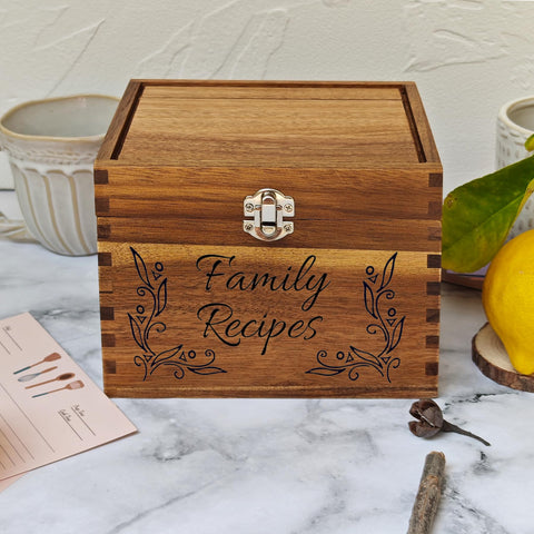 YOJO Caja de Recetas de Madera tapas abiertas, permiten ver tarjetas con facilidad