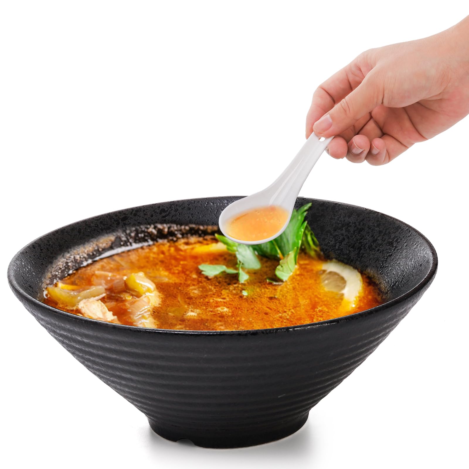 Cucharas Yopay sobre la mesa, listas para restaurante o casa.