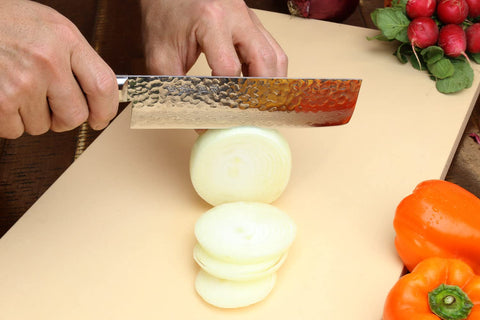 Nakiri Yoshihiro, borde recto para contacto total con la tabla.