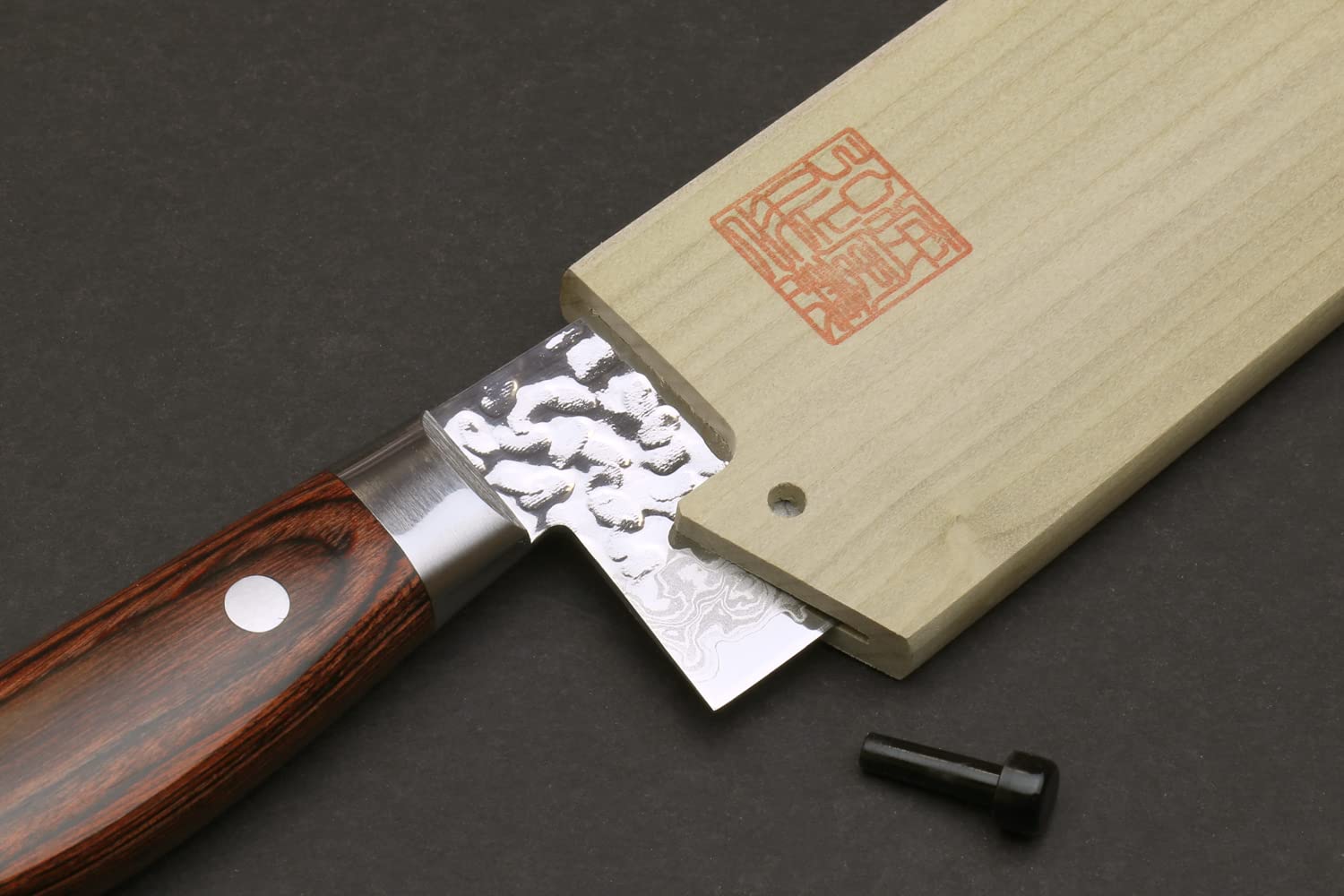 Acabado natural de magnolia Yoshihiro, aspecto elegante para cocinero.