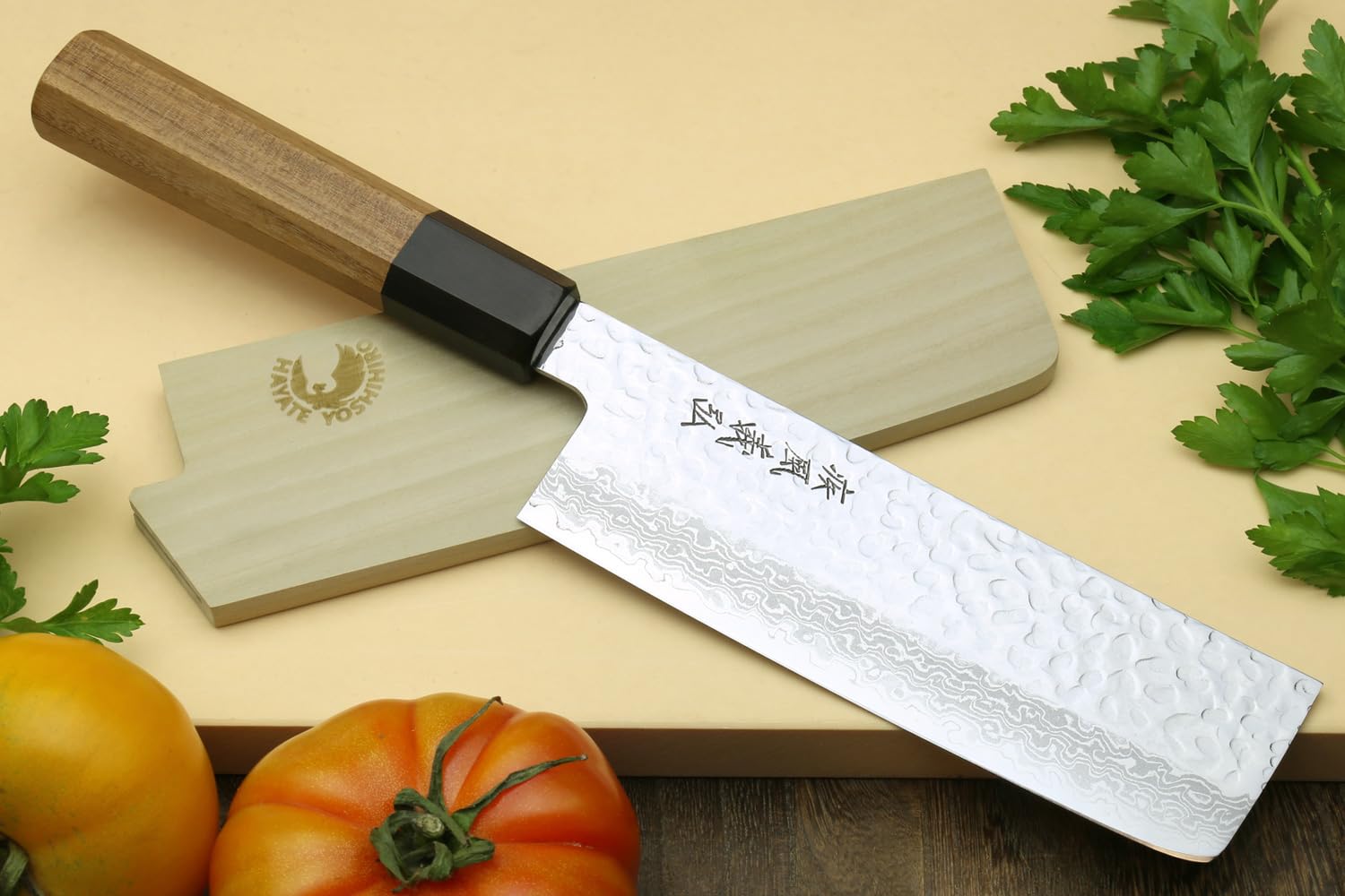 Detalle del damasco Yoshihiro Nakiri mostrando el patrón de capas
