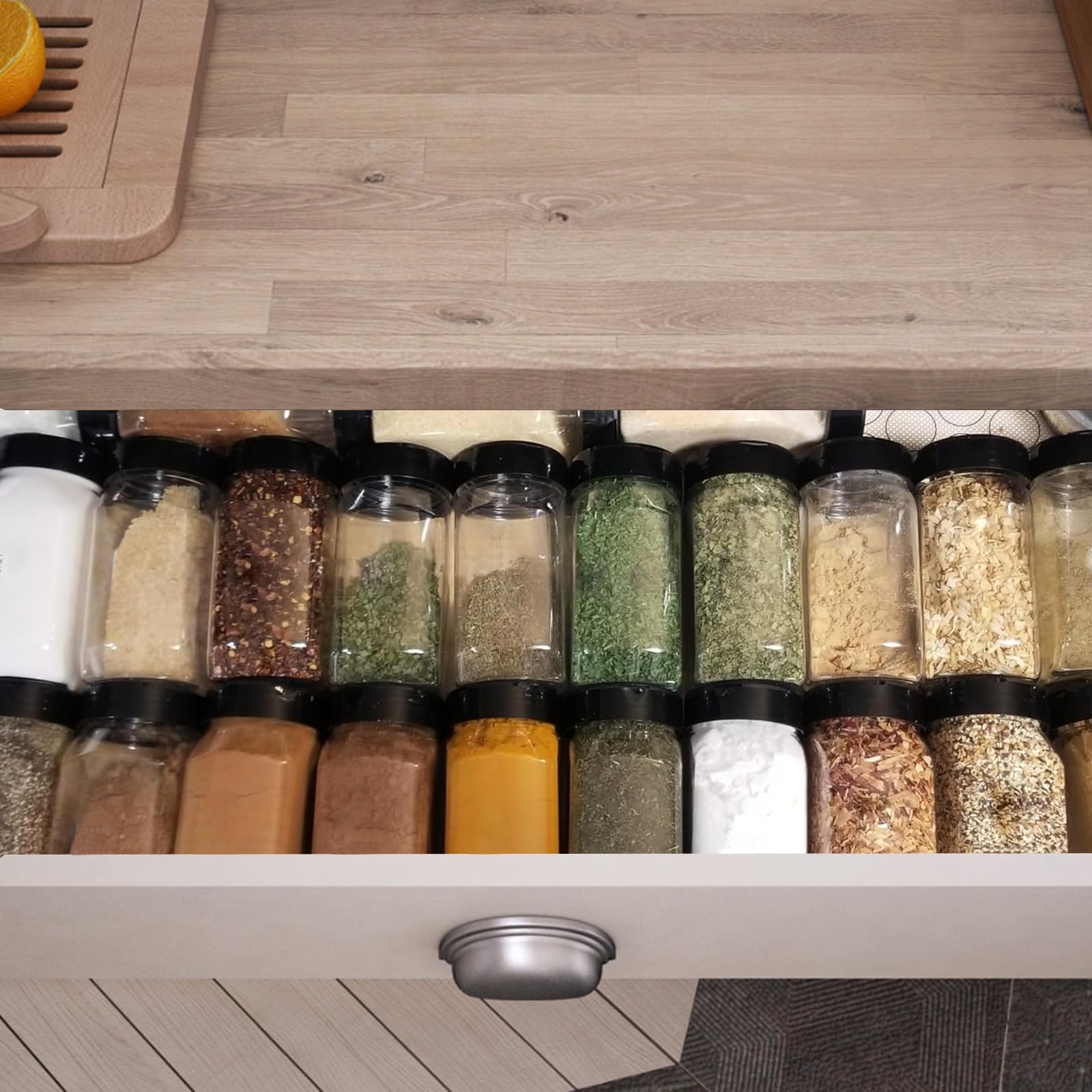 Uso práctico en cocina para especias, sales y hierbas.