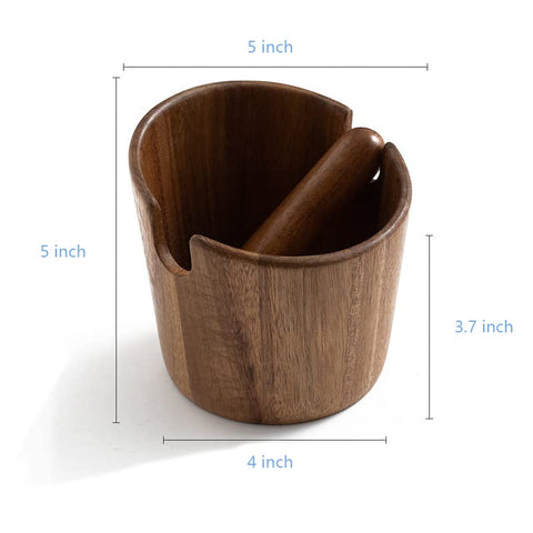 Detalle de madera de acacia en el cubo para posos Ytnjzl espresso.