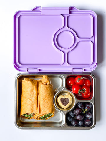 Yumbox Prêt compartimento principal para sándwiches y comidas completas.