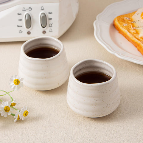 Diseño retro japonés YumiPLUS, tazas con carácter para la mesa.