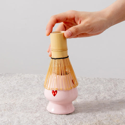 Detalle rosa YumiPLUS, diseño y funcionalidad en el ritual diario