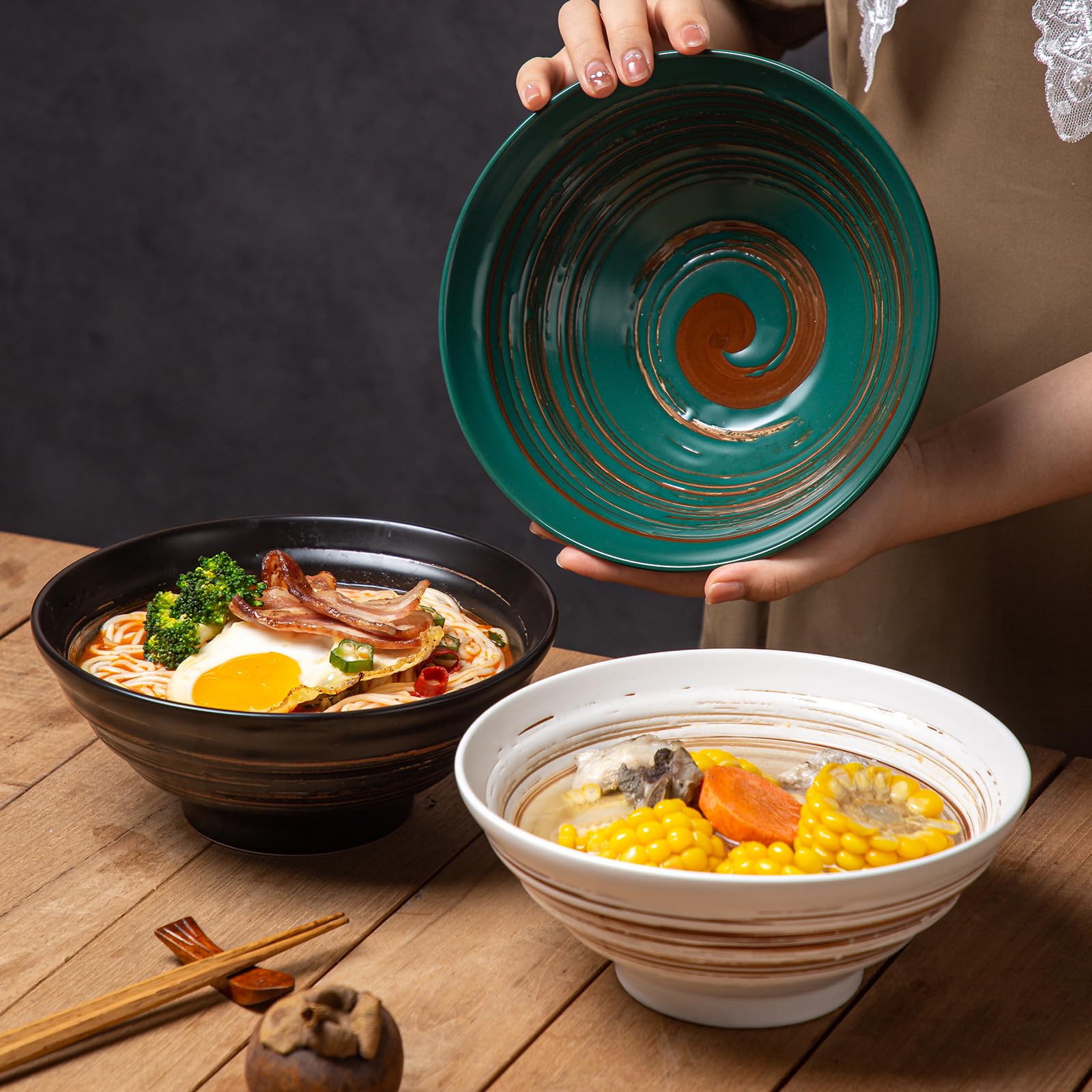 Uso versátil para sopas, ensaladas y ramen, manteniendo el calor por más tiempo.