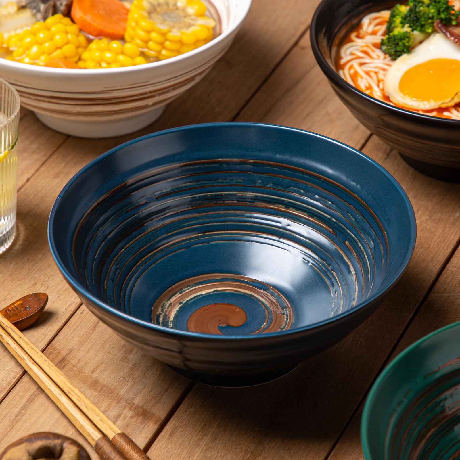 Tazón verde YUN TAO para ensaladas y noodles con estilo japonés.