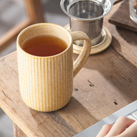 Taza Yundu con filtro de acero inoxidable 304 para una infusión limpia.