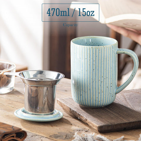 Taza Yundu con infusor y tapa, cerámica azul para infusionar bebidas.