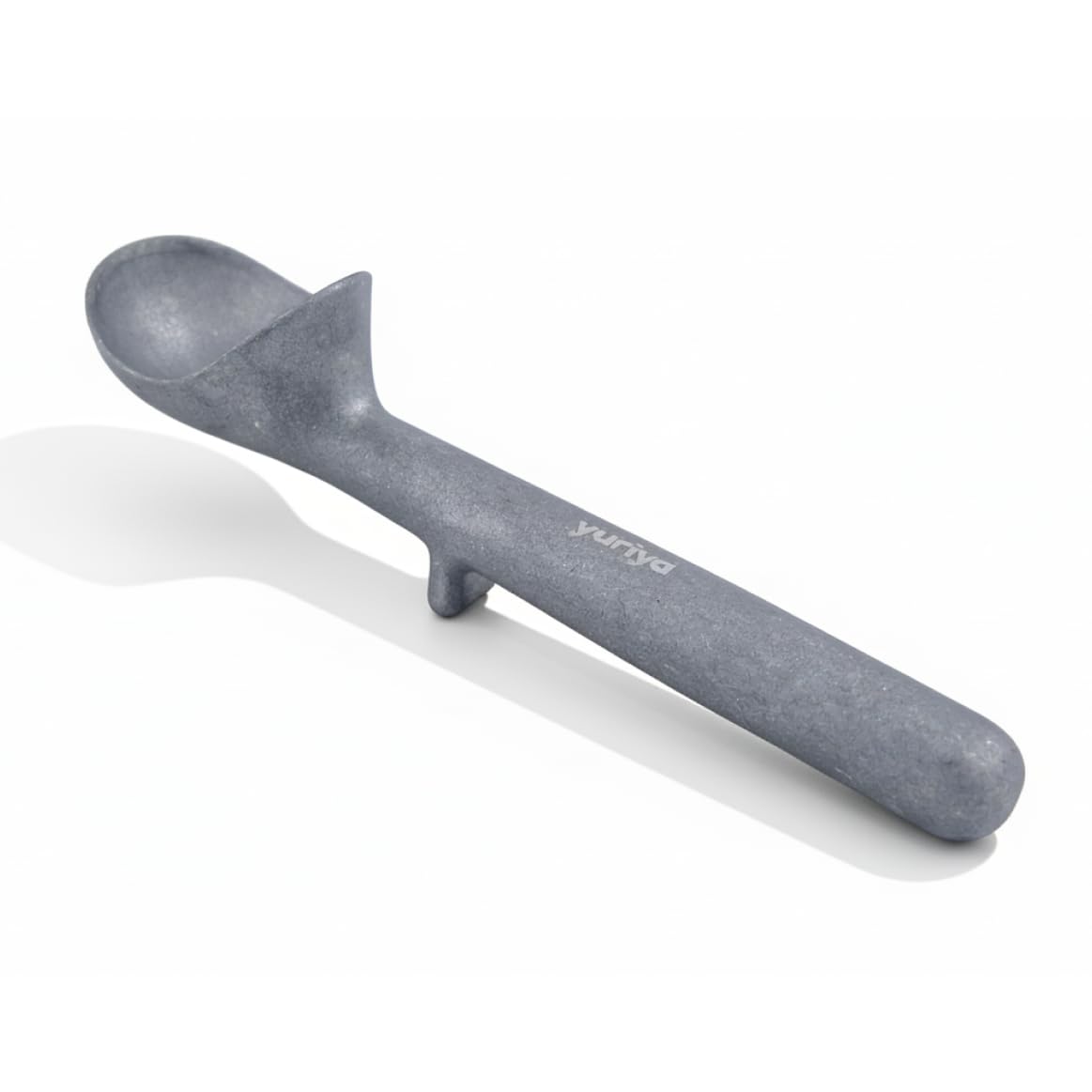 Cucharon de aluminio Yuriya para helado, ligero y preciso para porciones.