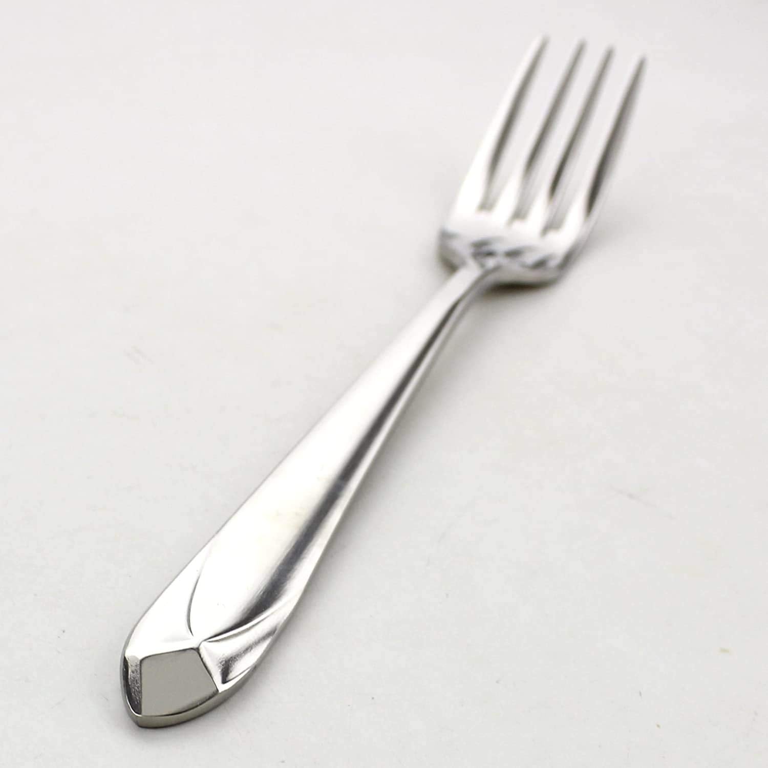 Tenedores Z ZICOME con acabado espejo y patrón diamante para mesa elegante.