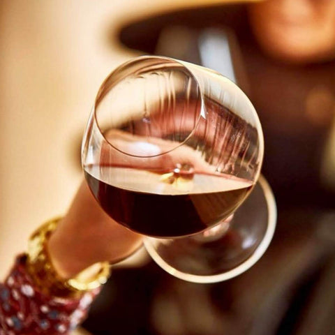 Copa Zalto Denk'Art Burdeos, vertido delicado para notas claras.