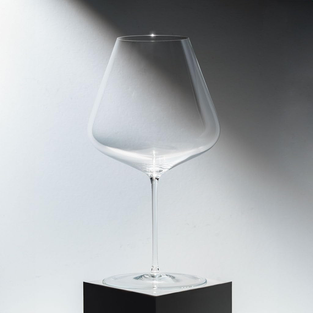Copa Zalto Denk'Art Burdeos, vertido ergonómico, equilibrio en la mano.