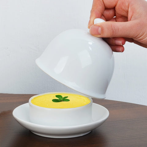 Diseño elegante blanco y redondo que realza la mesa.
