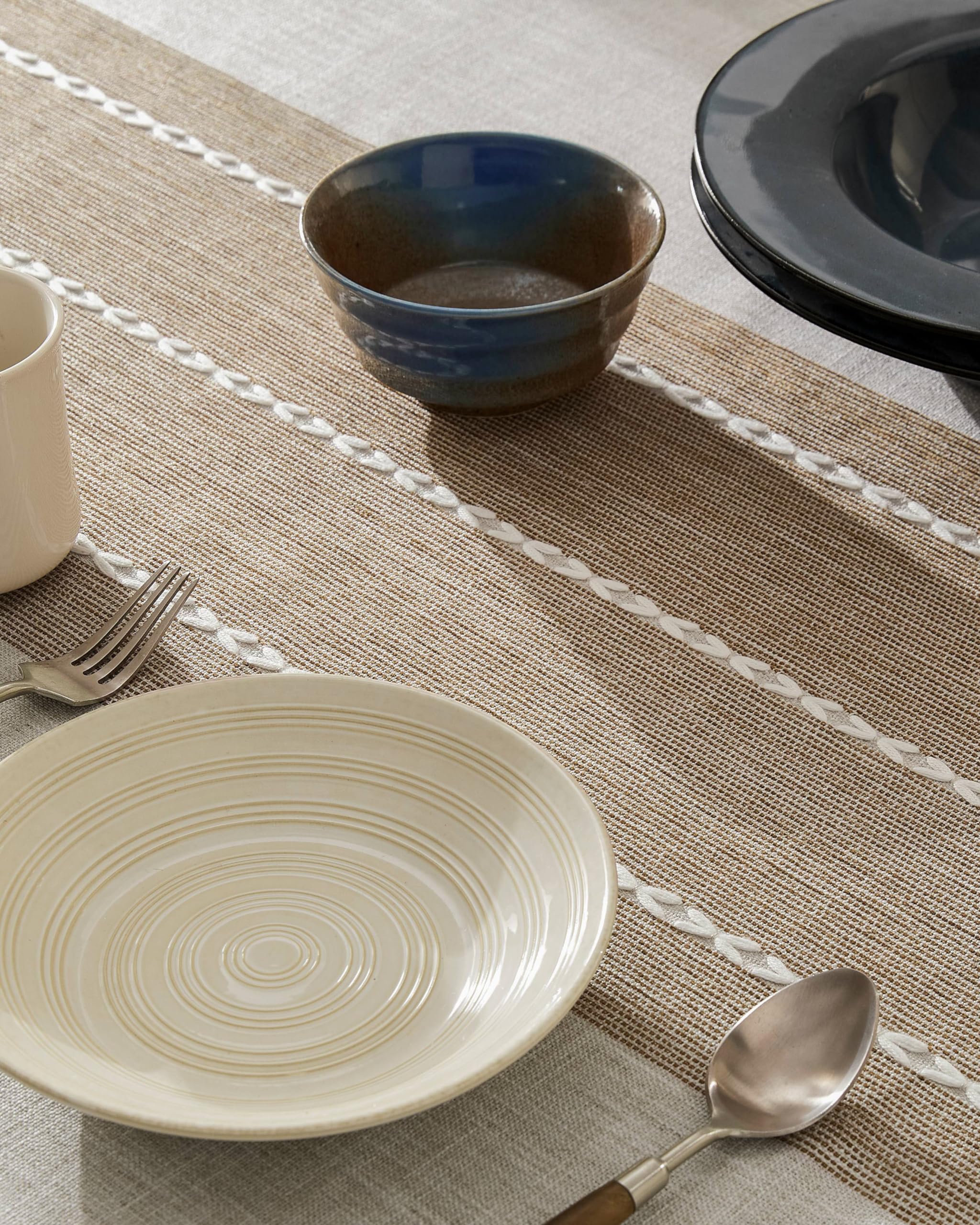 Mantel ZeeMart estilo bohemio-rustico para un comedor acogedor