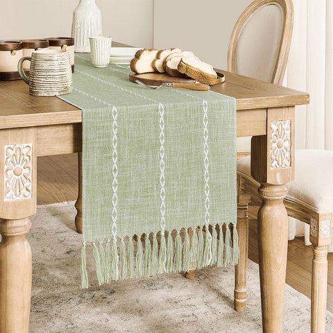 Detalle borde flecos ZeeMart mantel Farmhouse en salvia para textura artesanal