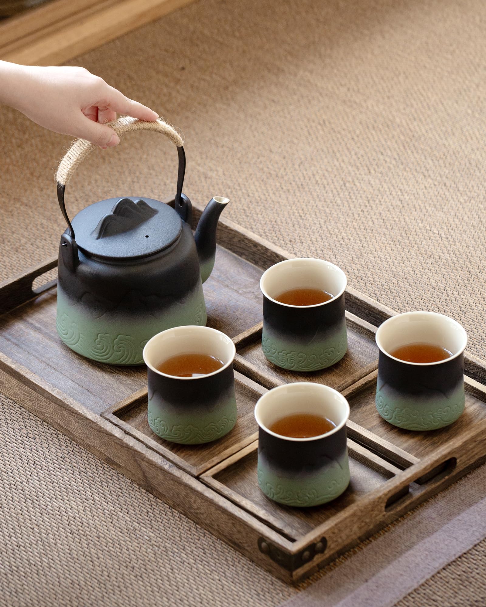 ZENS gradiente negro-verde acentúa la experiencia del té en casa.