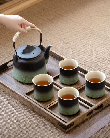 ZENS gradiente negro-verde acentúa la experiencia del té en casa.