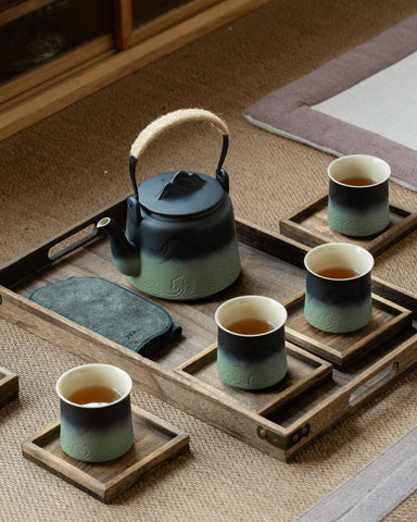 ZENS juego de té japonés con cuatro tazas cerámicas para momentos compartidos.