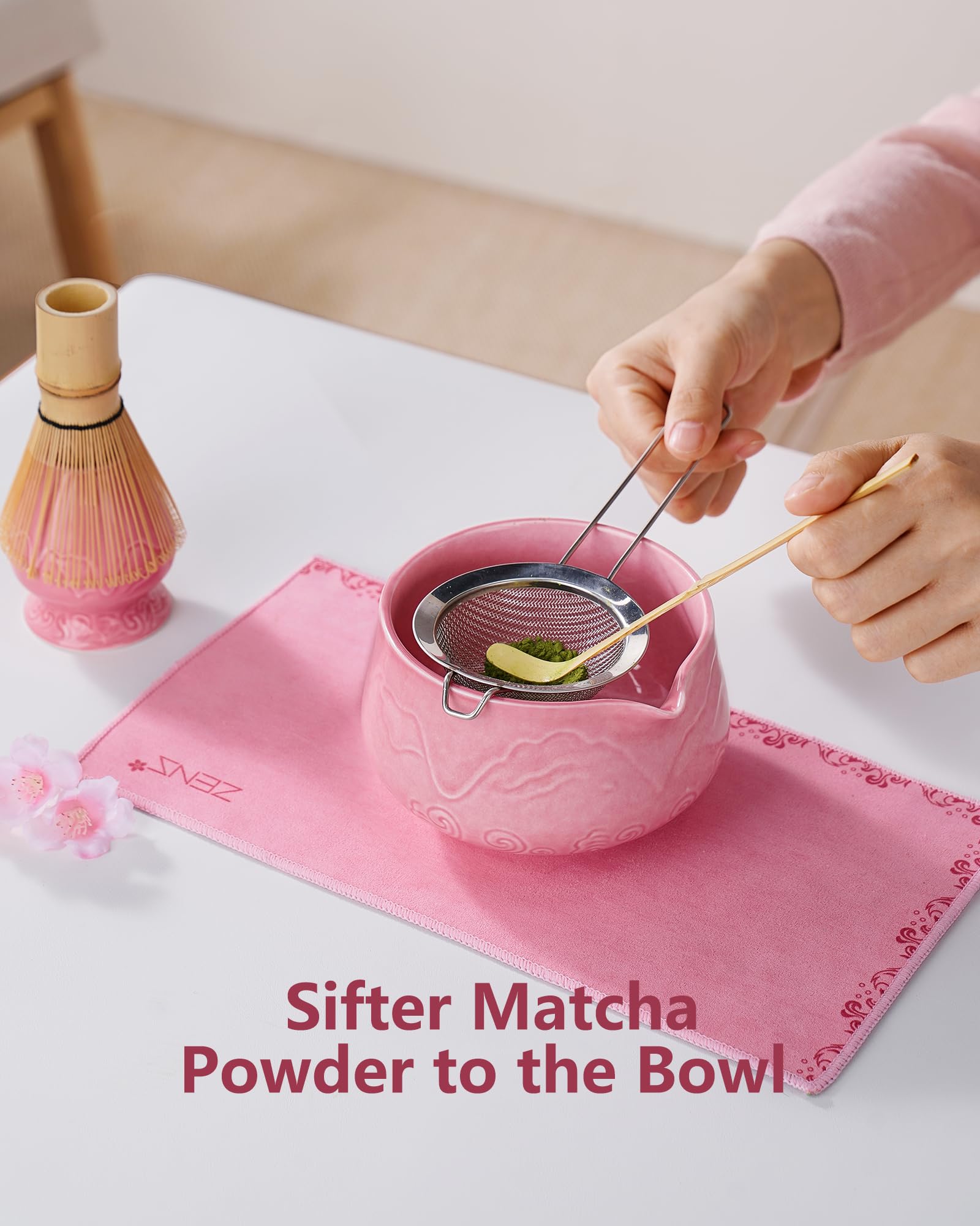 ZENS Conjunto Rosa para matcha: porta-batidor para organizar tu espacio de preparación.
