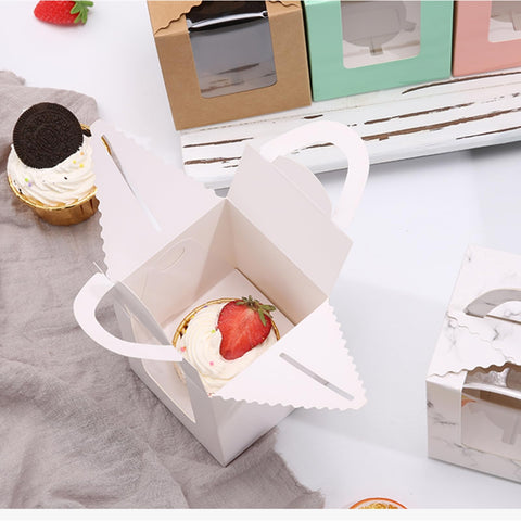 Caja Zentriqlla de 3.7x3.7x4.5 pulgadas mantiene estable cada cupcake.