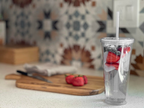 Taza Zephyr Canyon sin BPA, duradera y reutilizable.