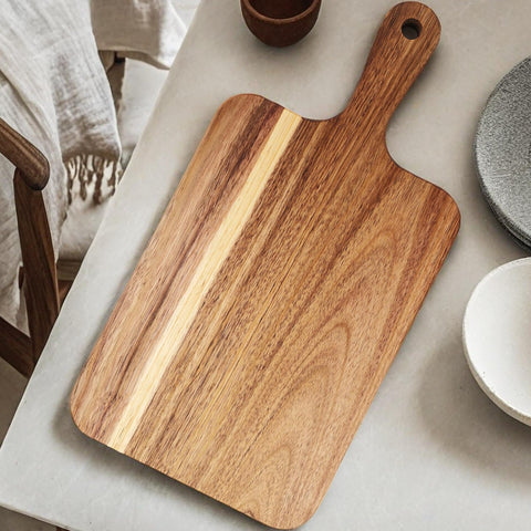 ZeQi: tabla sirve acacia, asa ergonómica para transferir ingredientes con facilidad.