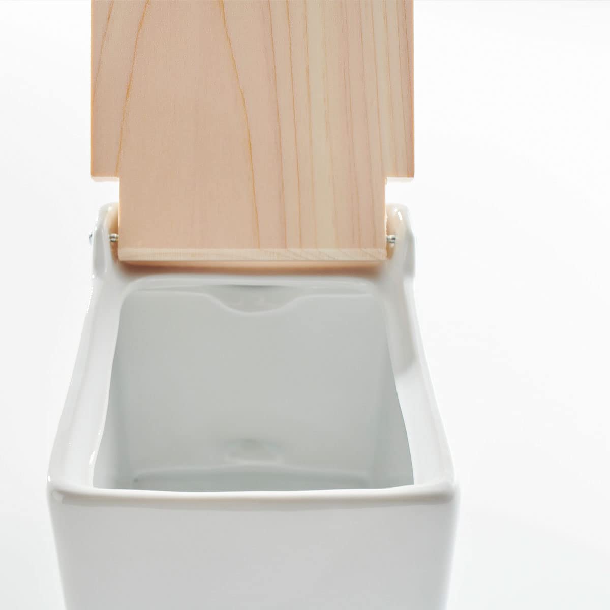 Zero Japan Bee House: encimera de cocina con estilo limpio y práctico.