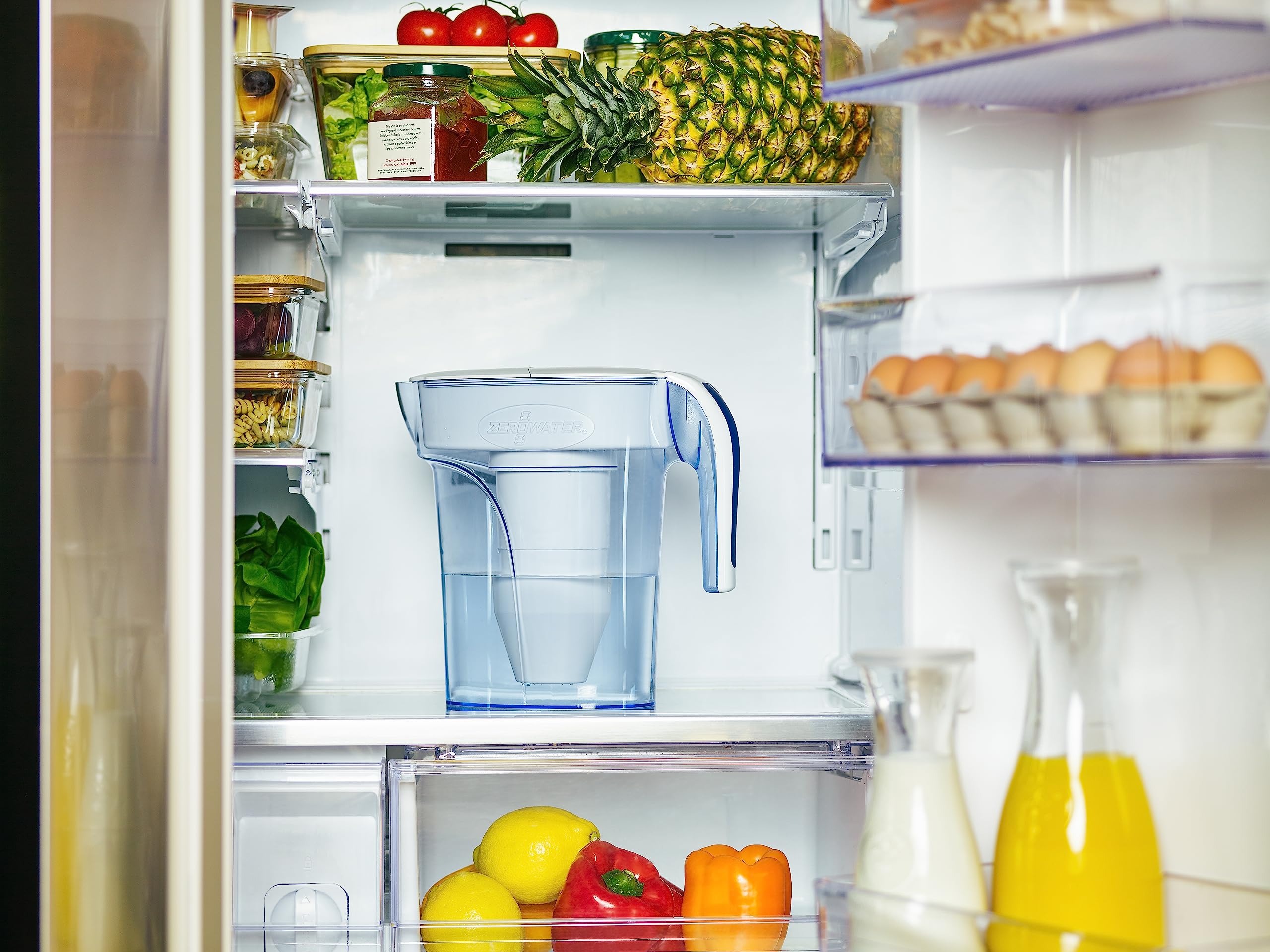 ZeroWater diseño compacto ideal para cocinas pequeñas y refrigeradores.