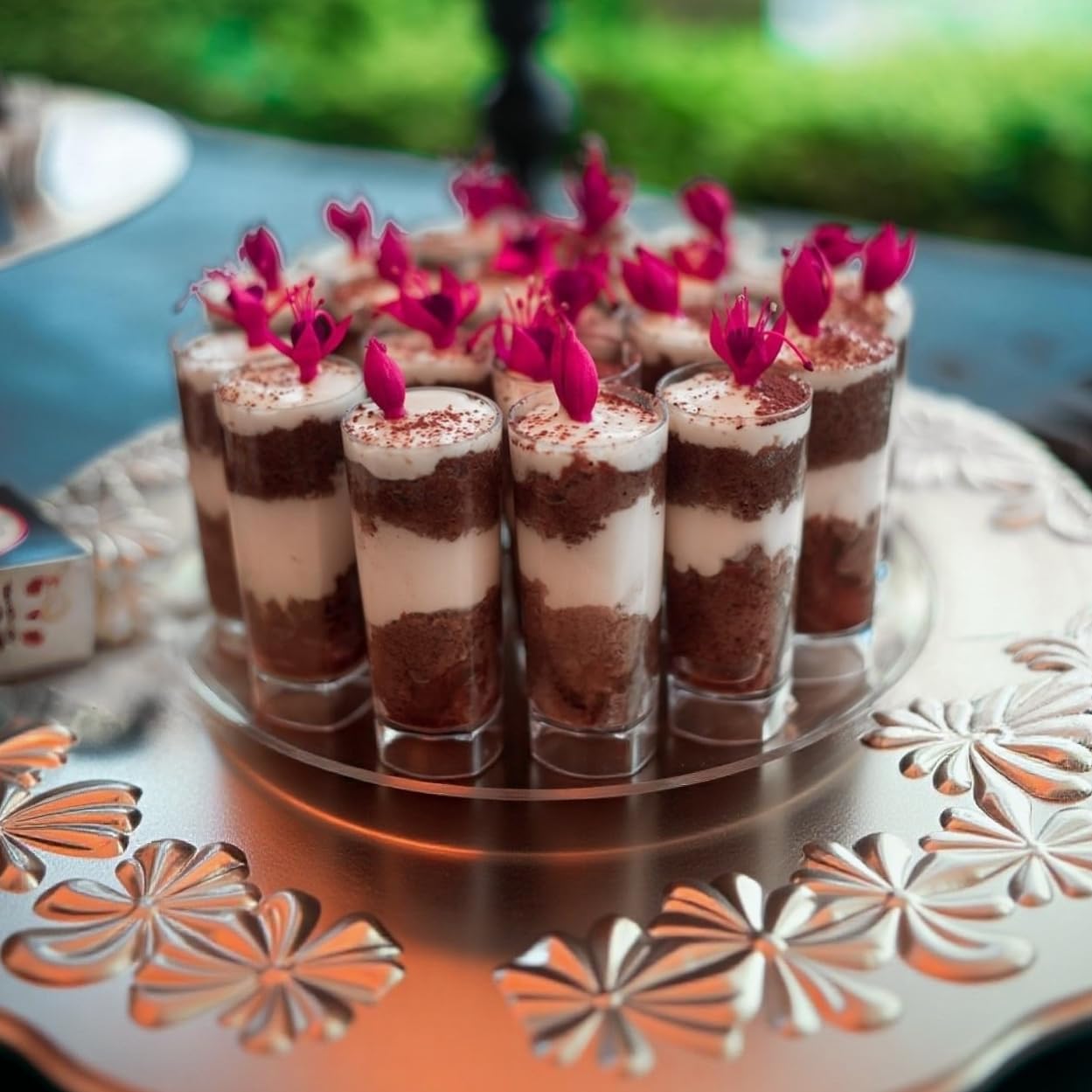 Presentación impecable para tiramisú, mousse y yogur con Zezzxu.
