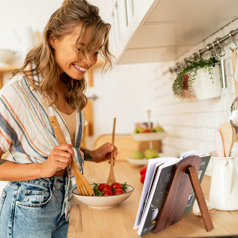 ZICOTO tamaño ideal para libros grandes facilita lectura durante la cocina.