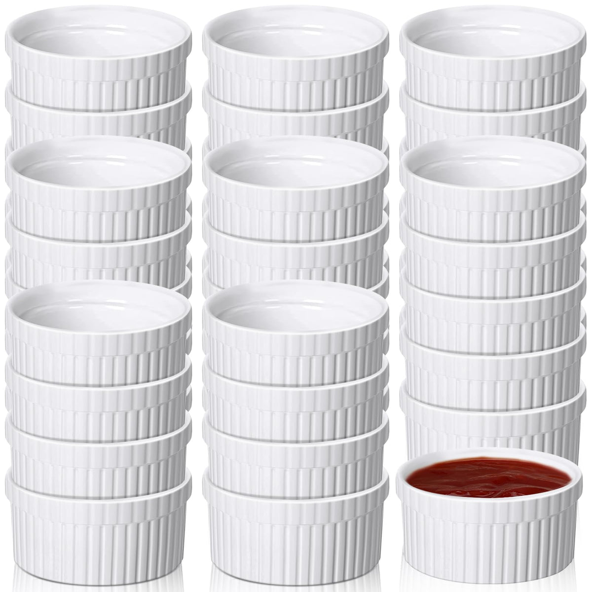 Ramequines Ziliny de porcelana blanca de 2 oz para porciones perfectas de salsas y postres.
