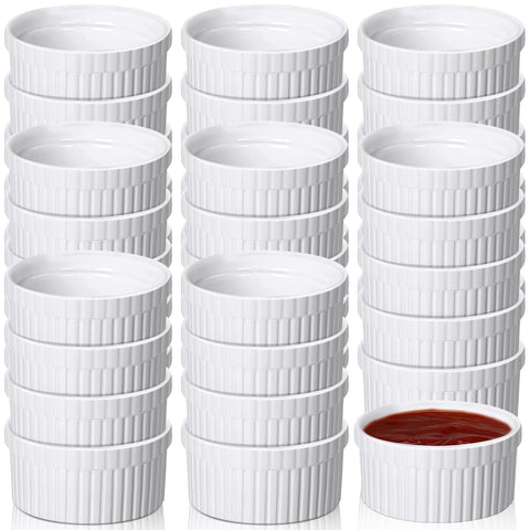 Ramequines Ziliny de porcelana blanca de 2 oz para porciones perfectas de salsas y postres.