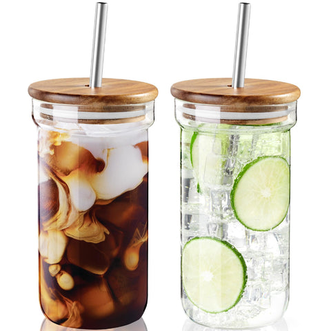 Vasos de vidrio ZMZKKLL con tapas y pajitas para bebidas variadas.