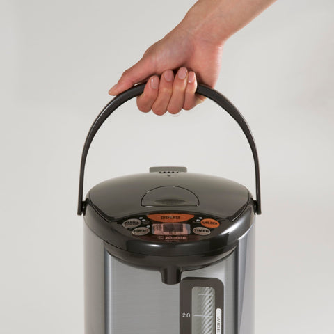 Zojirushi CD-WCC30 guía de agua amplia facilita el llenado.