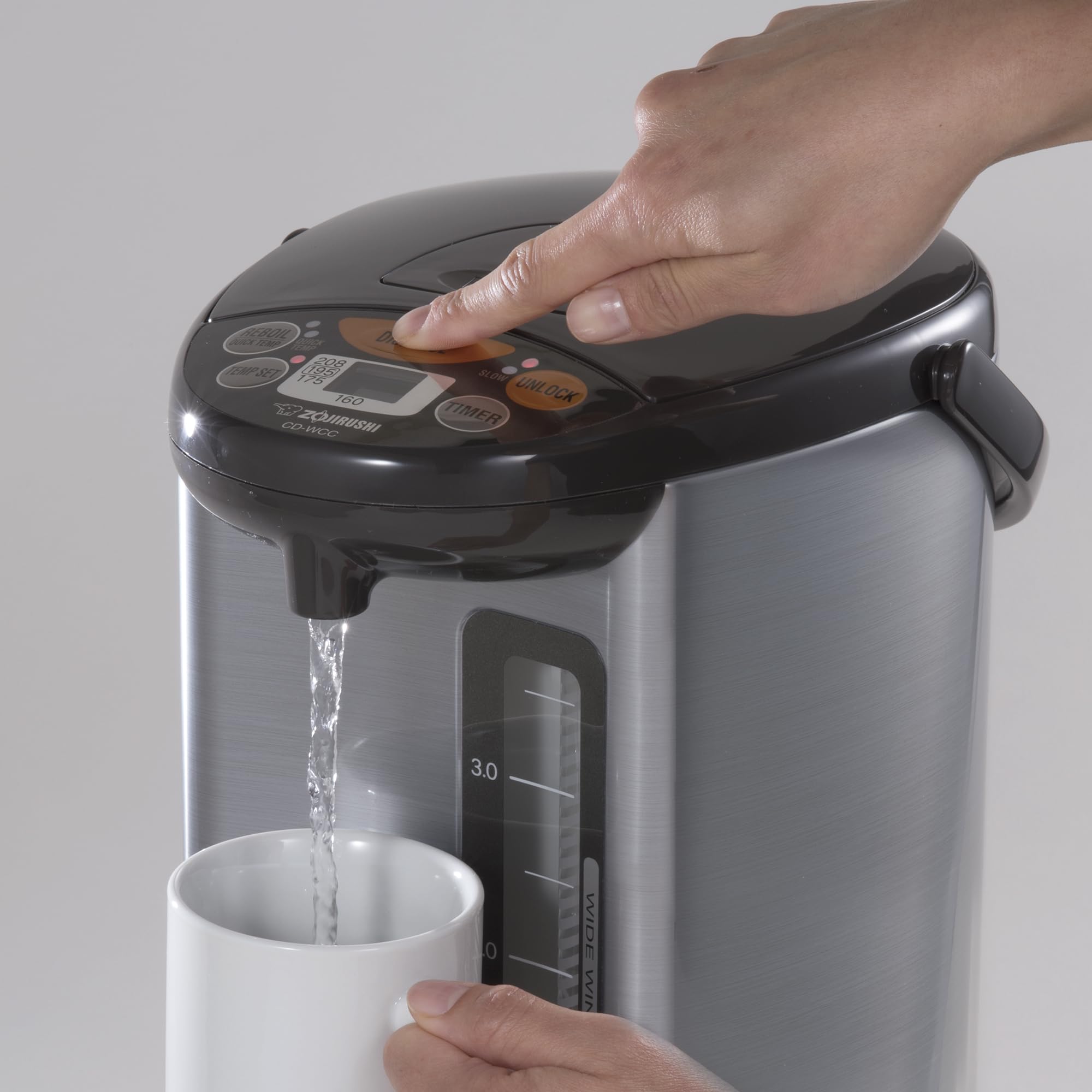 Zojirushi Micom mantiene caliente a 195 °F para infusiones intensas.